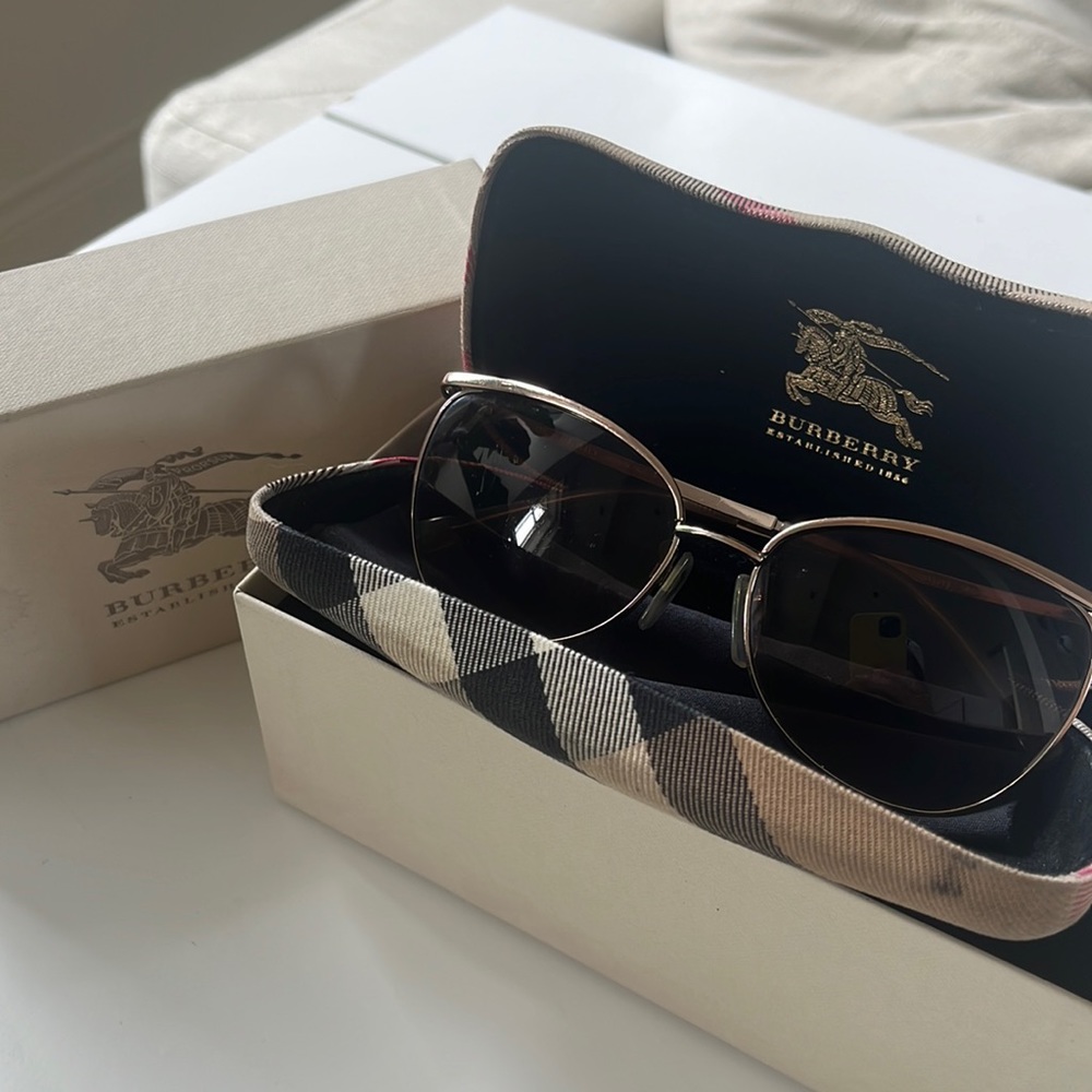 AUTHENTIC Burberry. Small blemishes on lenses,unnoticeable when worn.